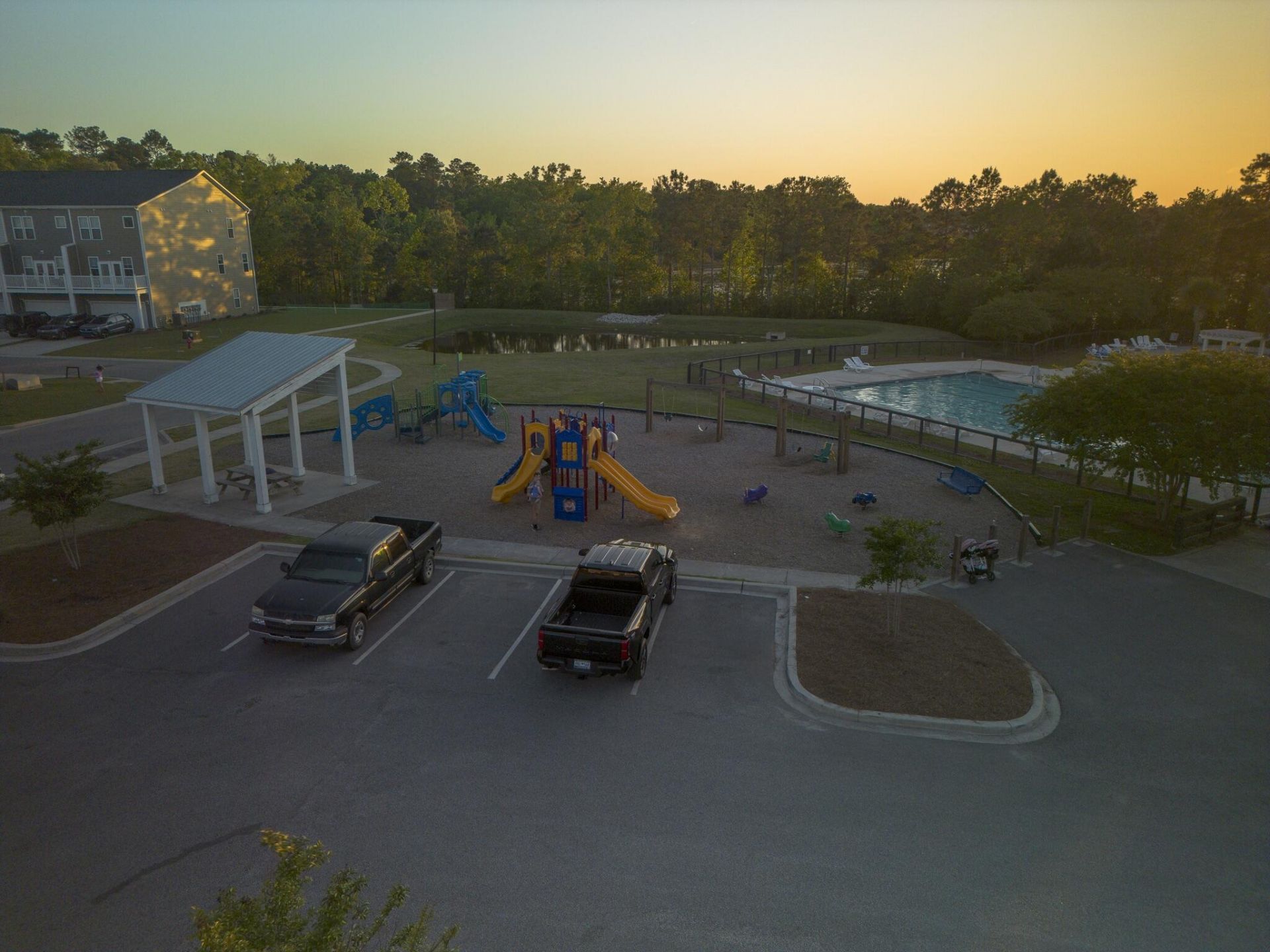 170 Yorkshire Drive Photo 22