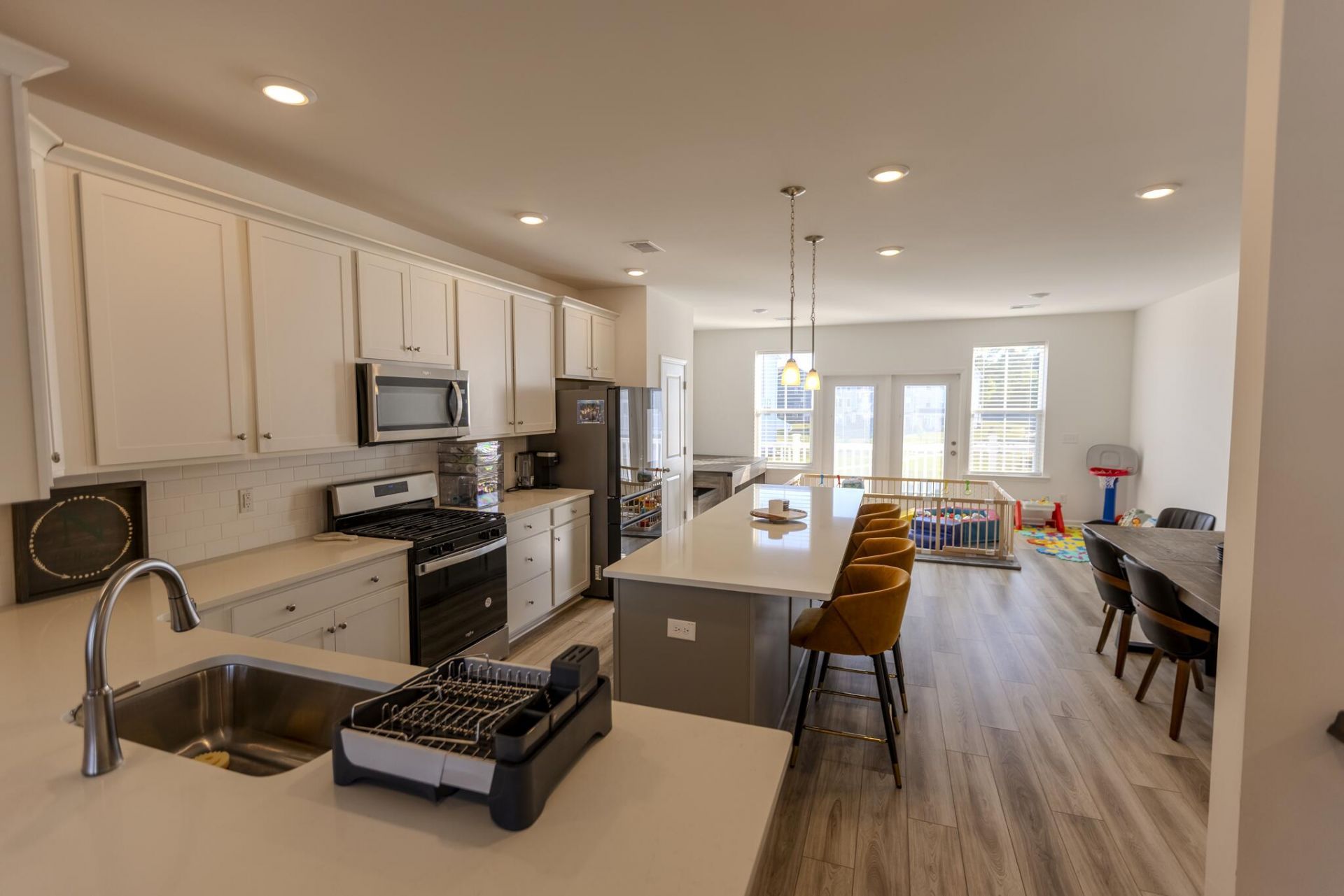 170 Yorkshire Drive Photo 9