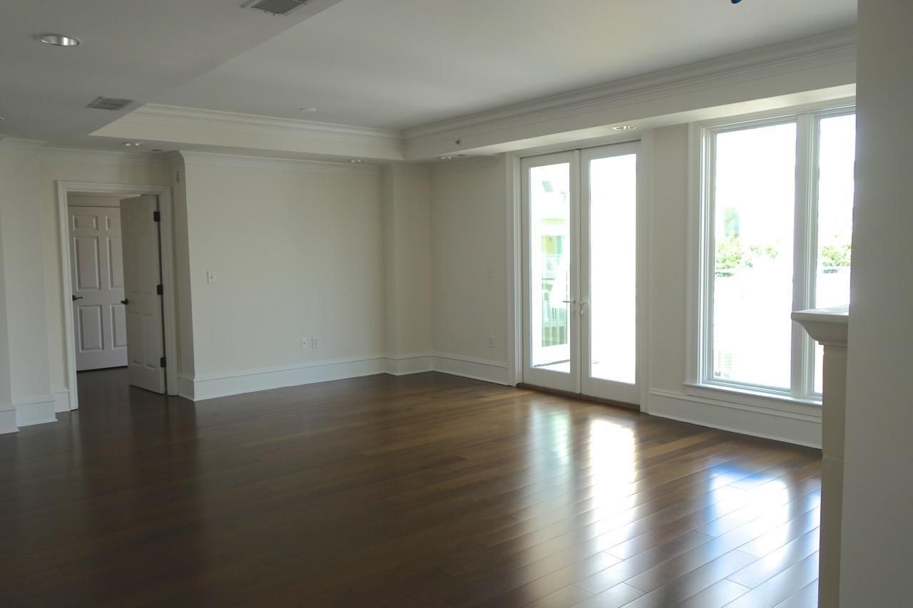 5009 Old Bridgeview Lane Photo 4