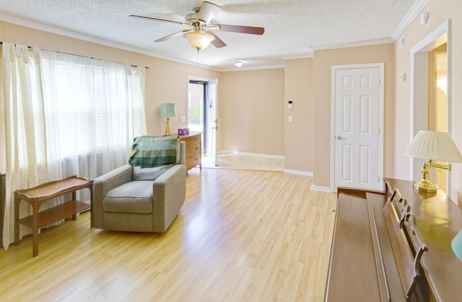 415 Parkdale Drive Photo 13