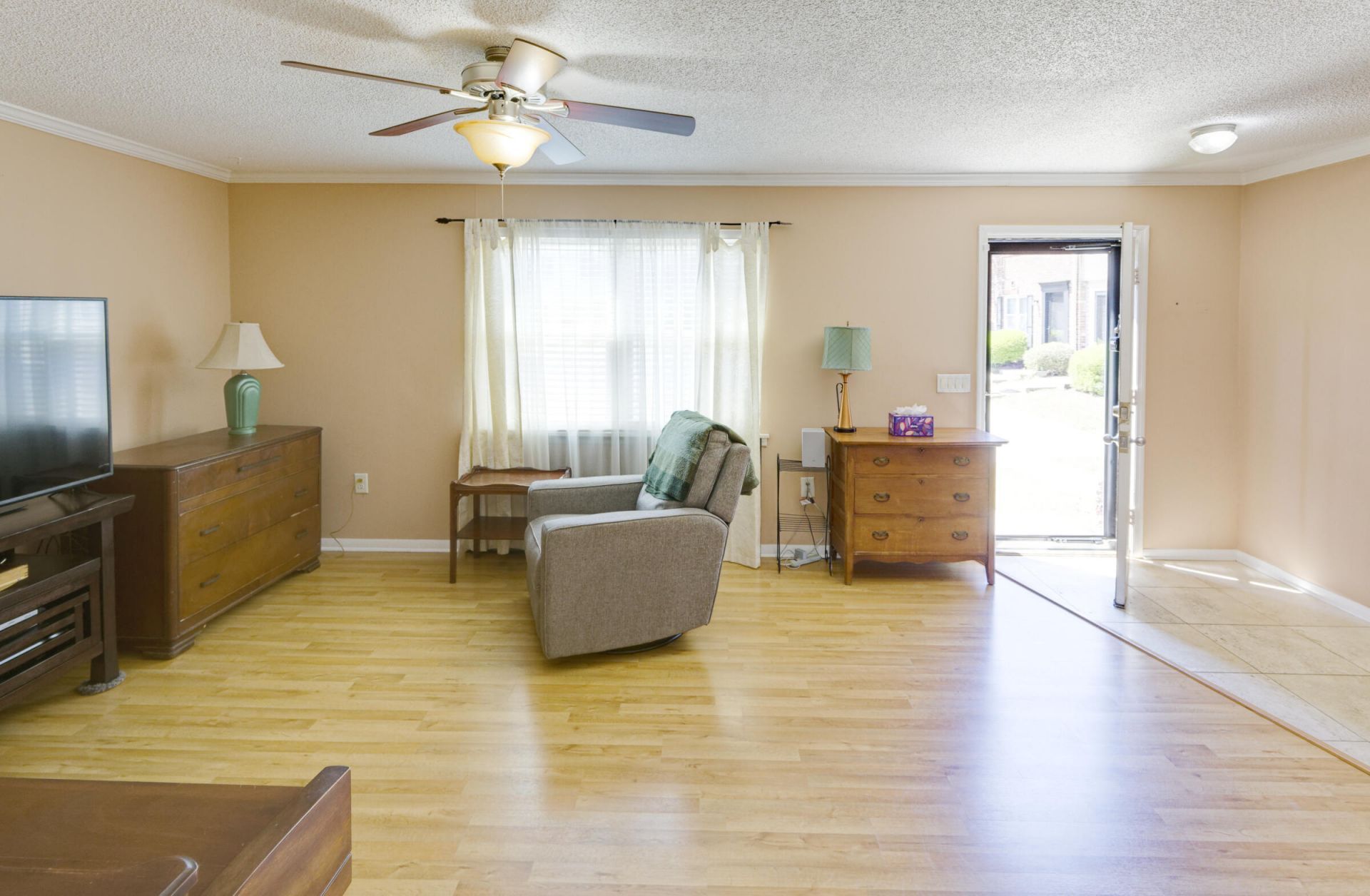 415 Parkdale Drive Photo 17