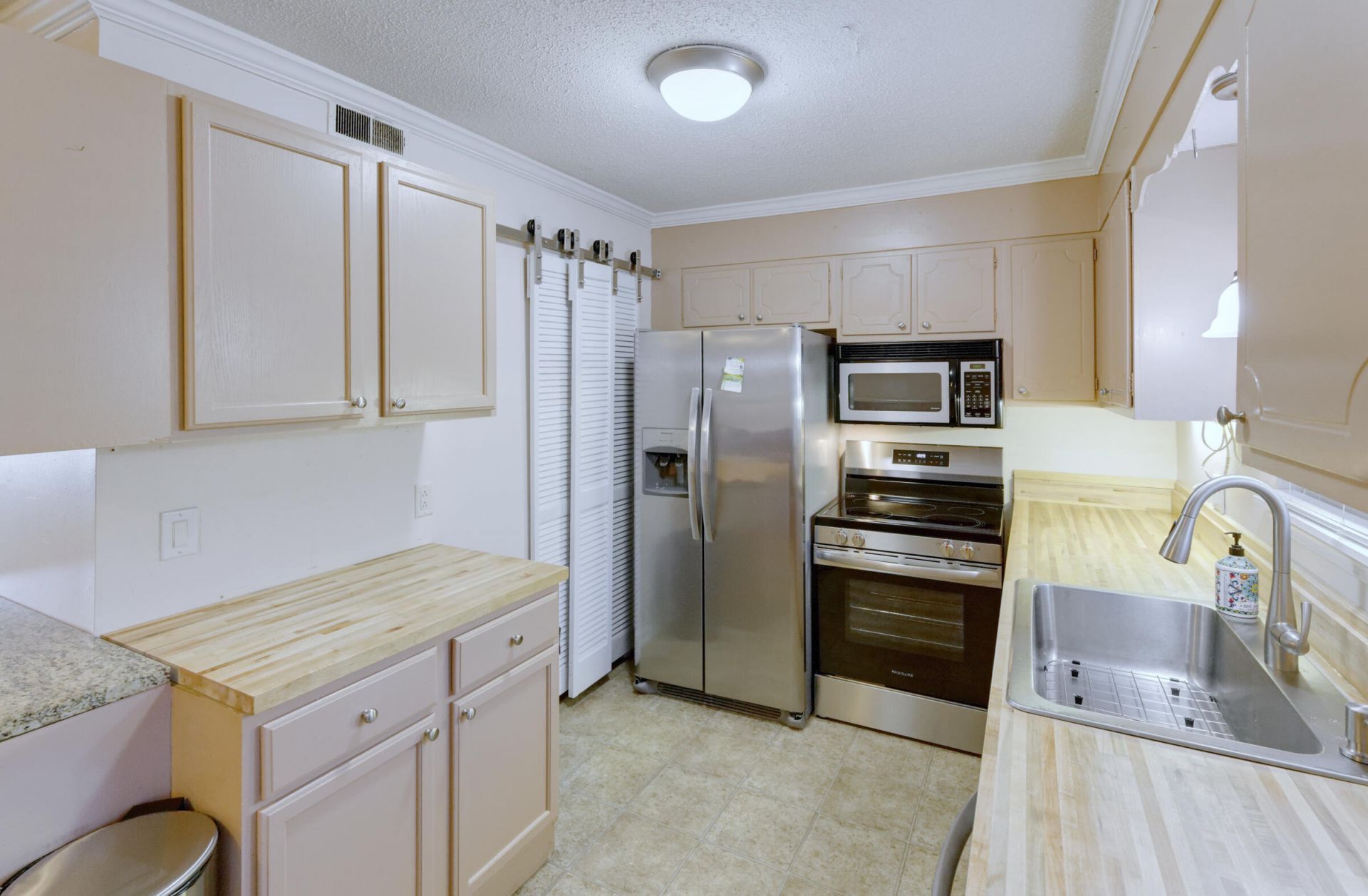 415 Parkdale Drive Photo 5