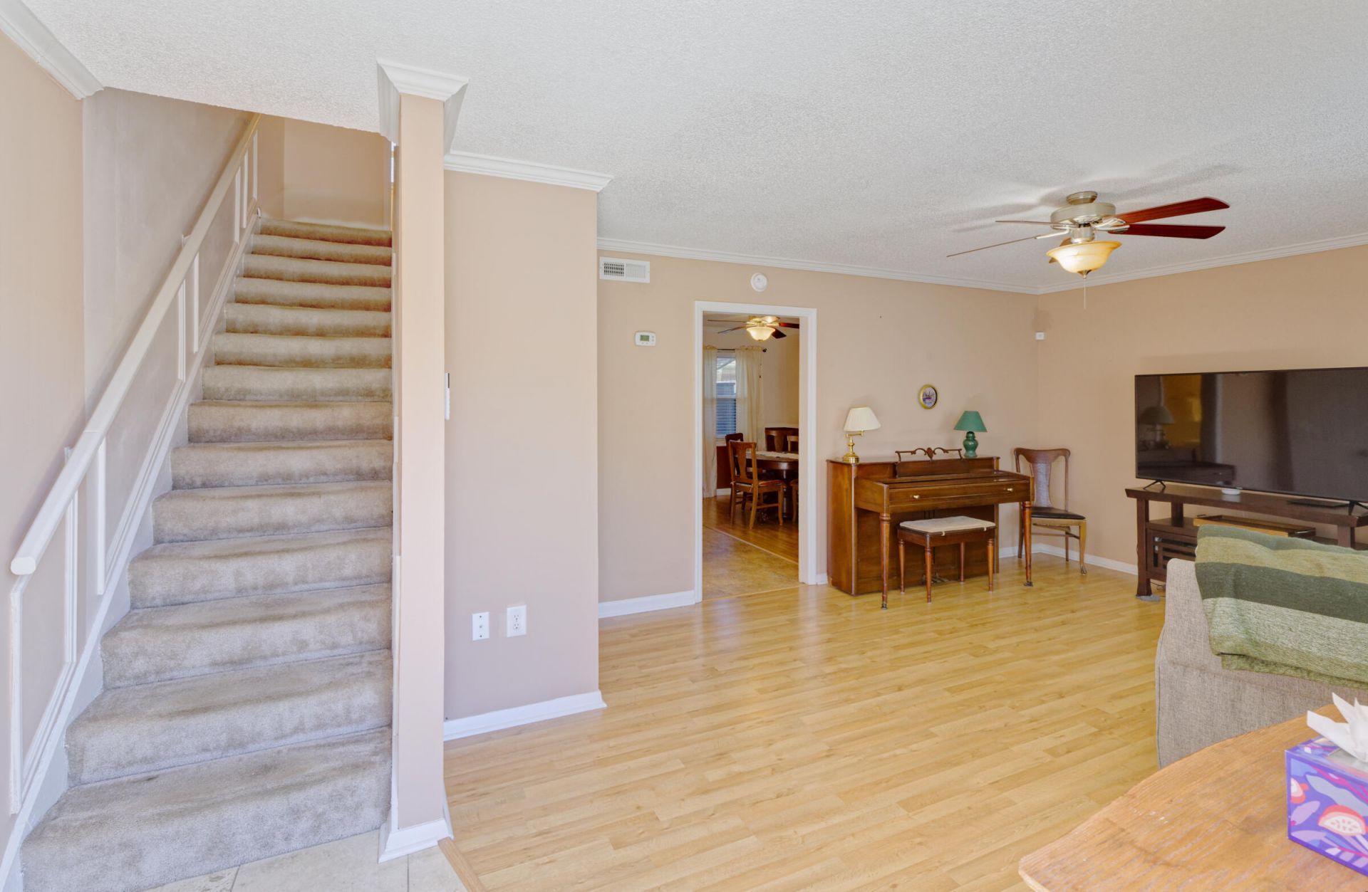 415 Parkdale Drive Photo 5