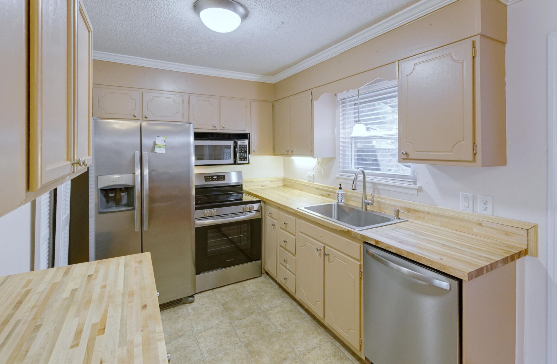 415 Parkdale Drive Photo 5