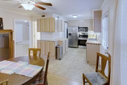 415 Parkdale Drive photo 4