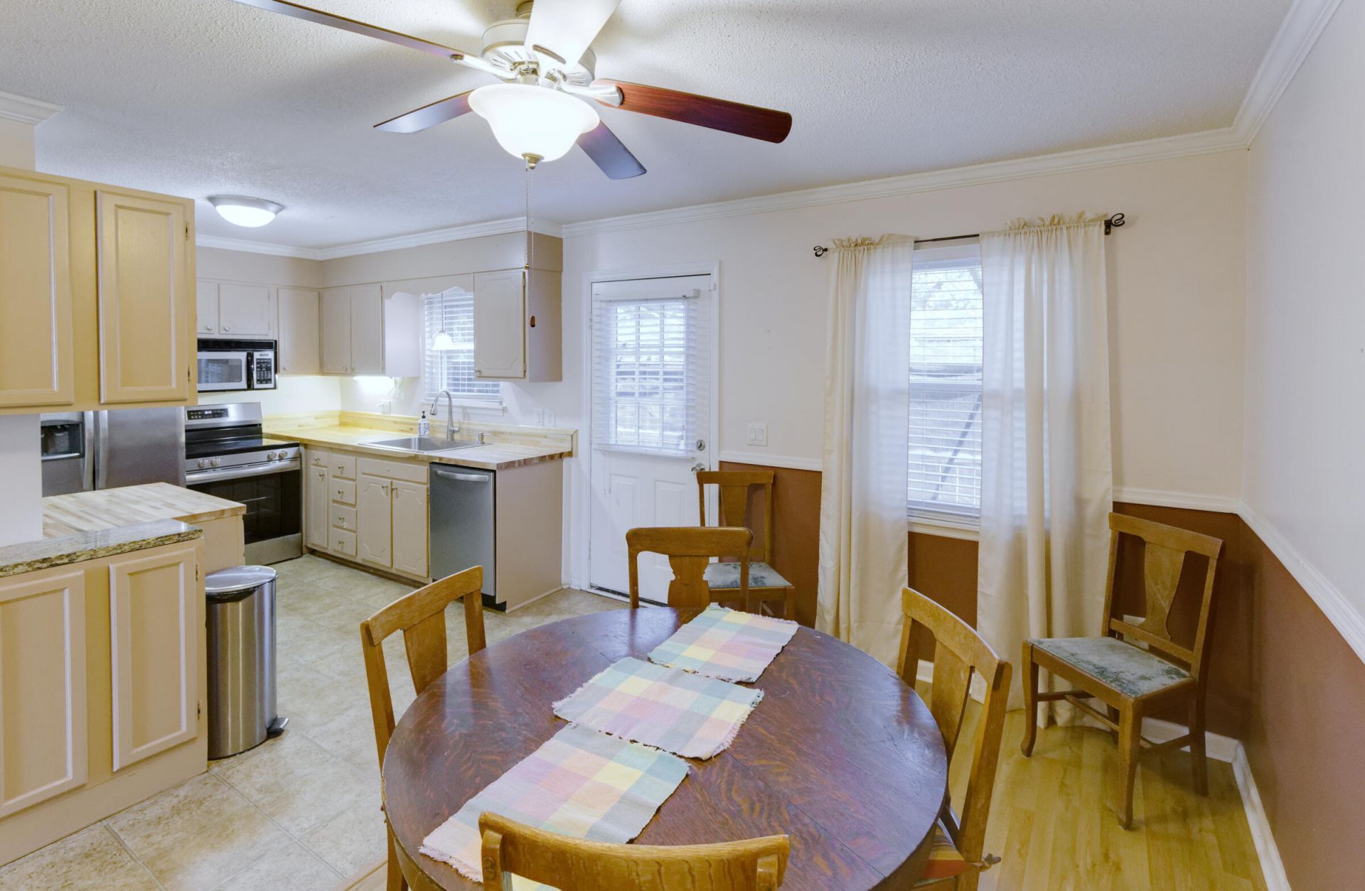 415 Parkdale Drive Photo 6