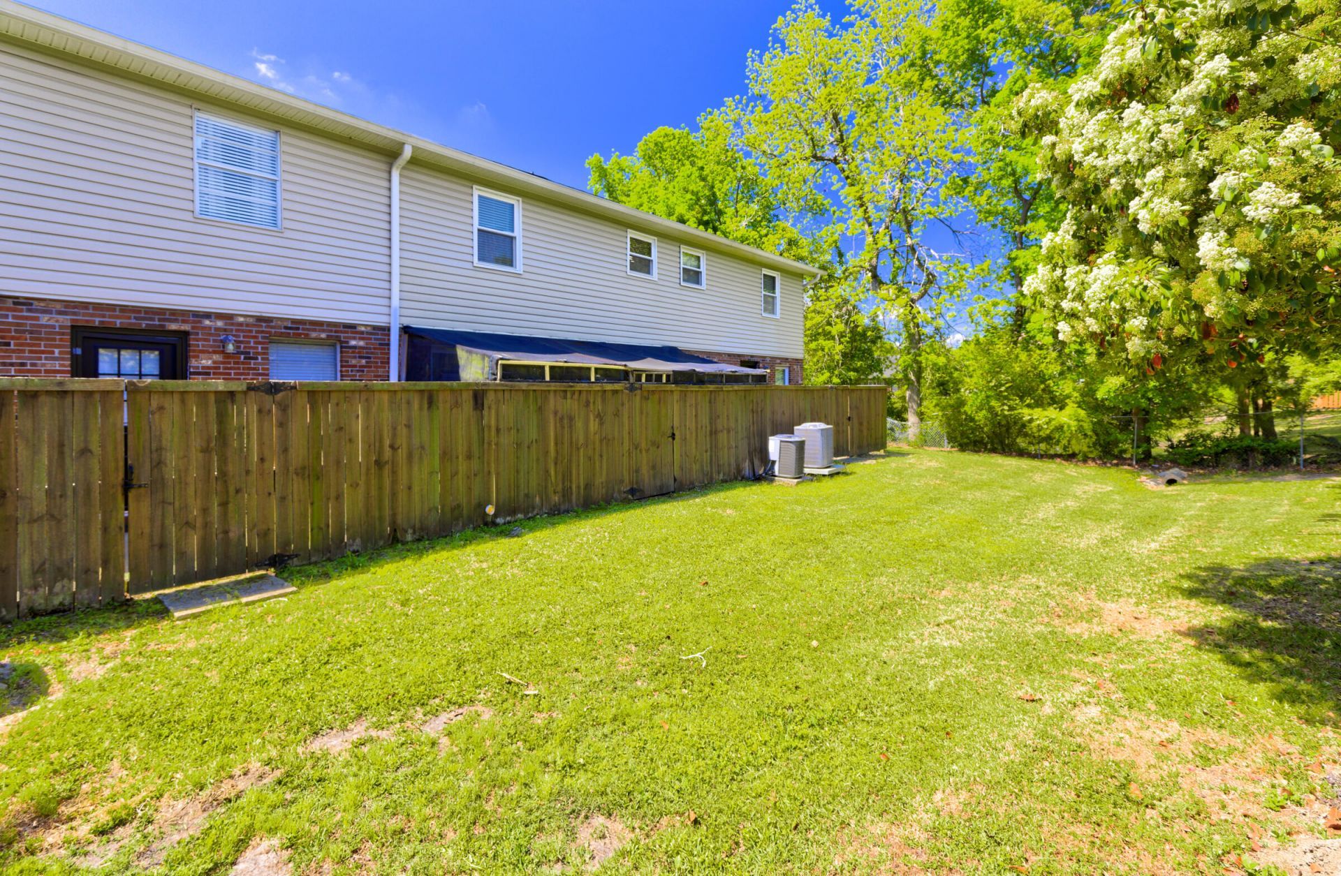 415 Parkdale Drive Photo 9
