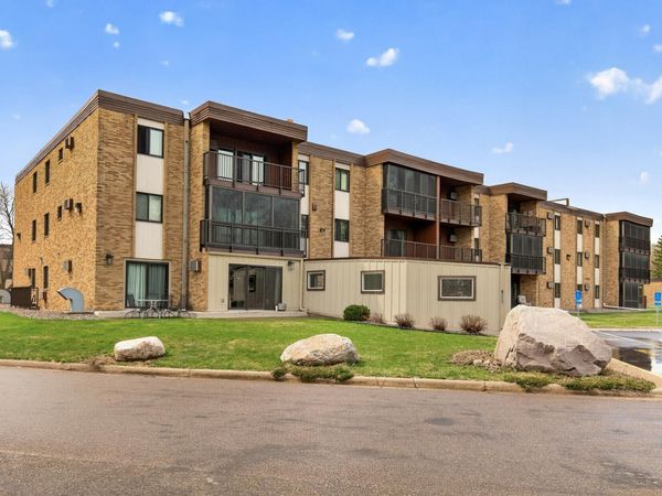 2690 Oxford Street N, Unit 239, Roseville, MN 55113
