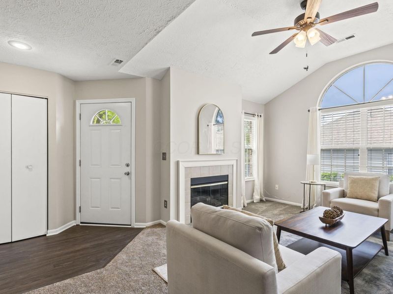 360 Villa Oaks Lane, Columbus, OH 43230 Photo 3