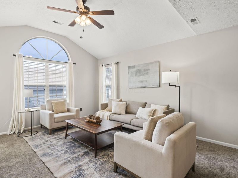 360 Villa Oaks Lane, Columbus, OH 43230 Photo 4