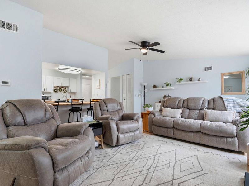 1013 S Hempstead Road, Westerville, OH 43081 Photo 5