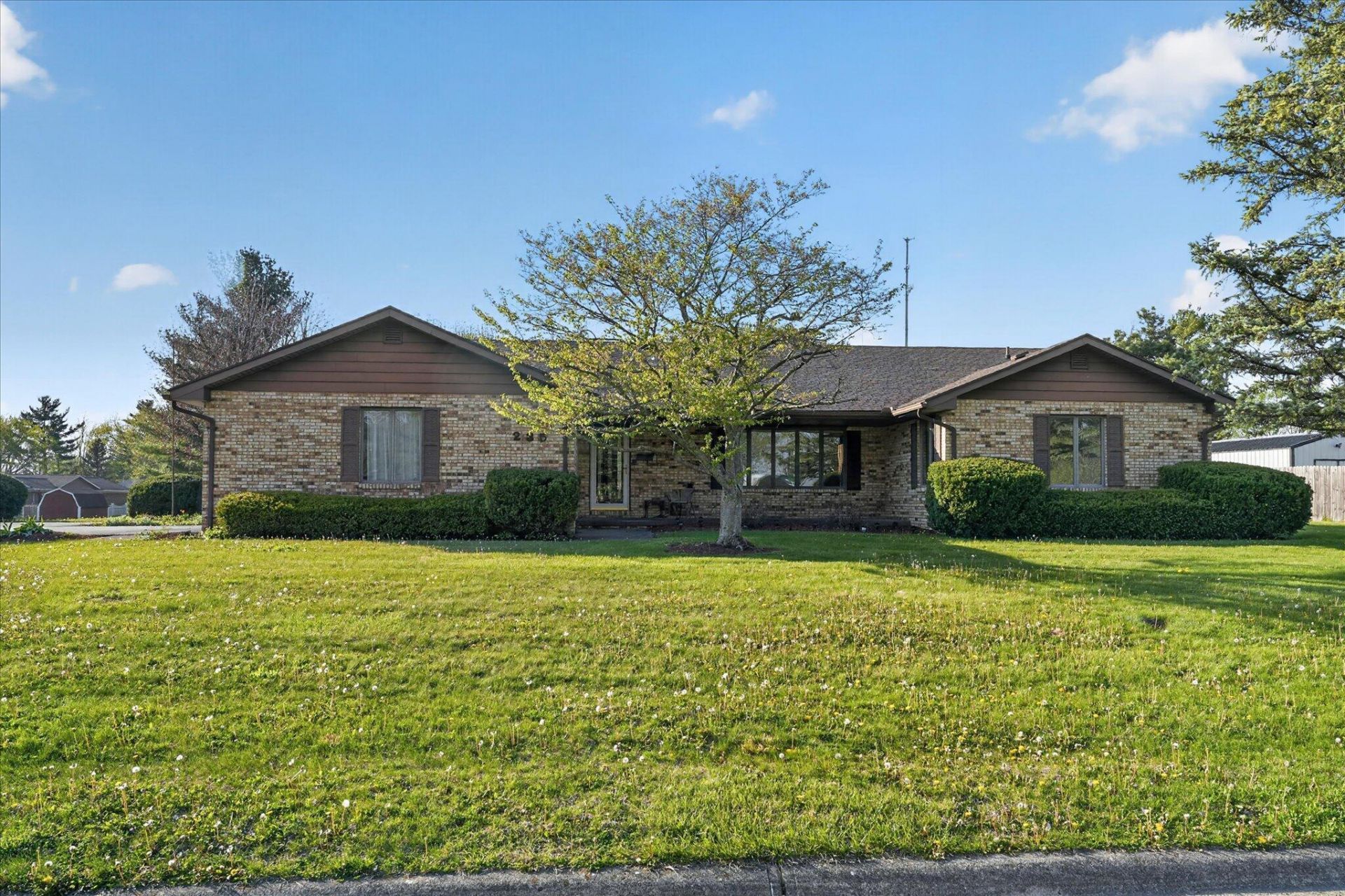 235 San Mar Gale Drive , Sabina, OH 45169 Main Photo