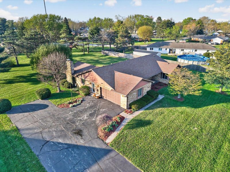 235 San Mar Gale Drive, Sabina, OH 45169 Photo 2