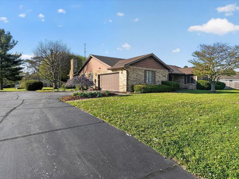 235 San Mar Gale Drive, Sabina, OH 45169 Photo 3