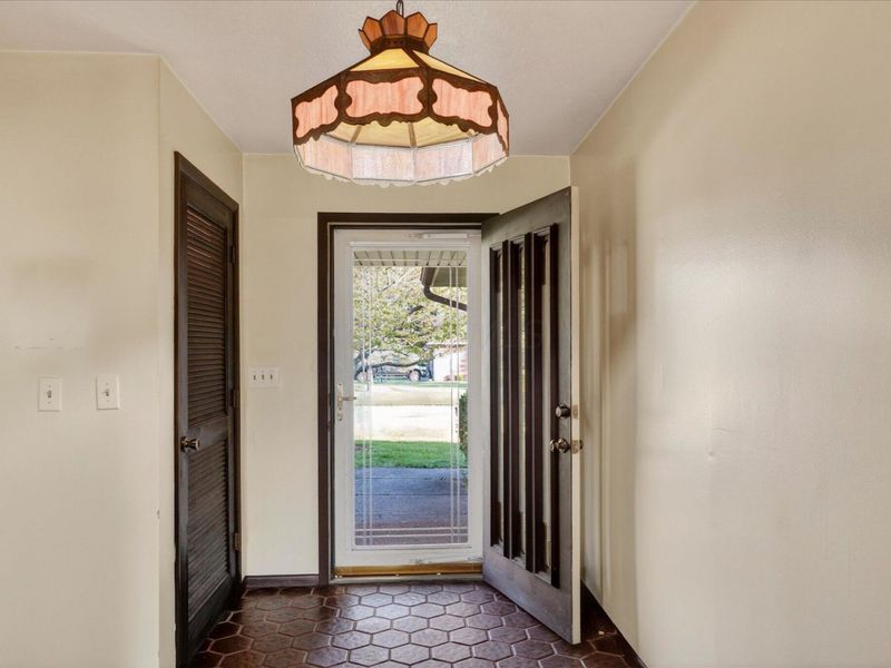 235 San Mar Gale Drive, Sabina, OH 45169 Photo 5