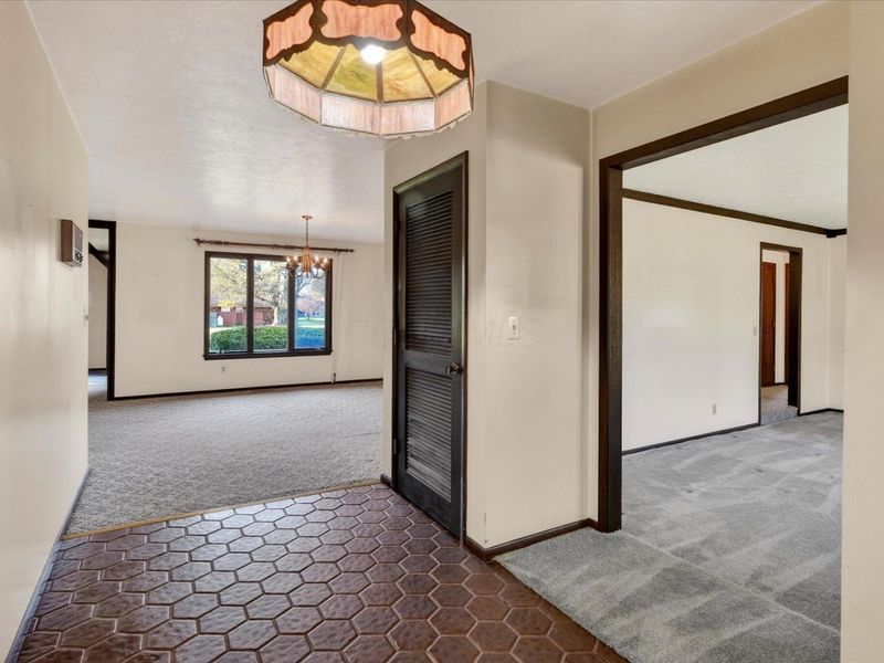 235 San Mar Gale Drive, Sabina, OH 45169 Photo 6