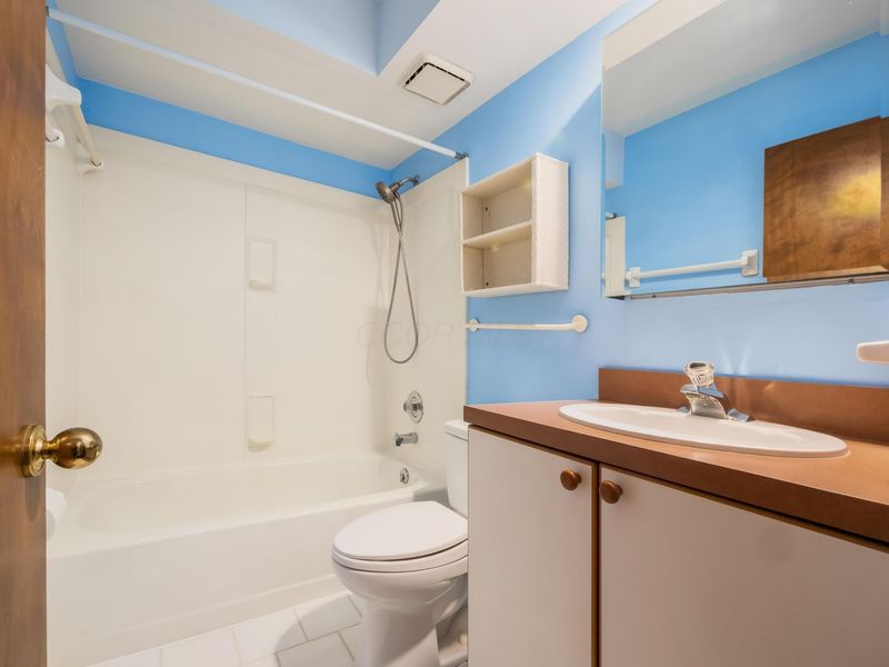 3851 Equestrian Court , Columbus, OH 43221 Photo 28