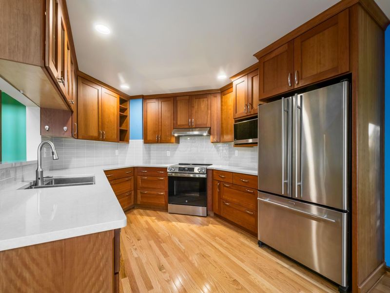 3851 Equestrian Court , Columbus, OH 43221 Photo 5