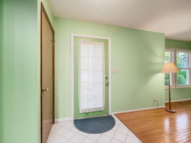 3851 Equestrian Court , Columbus, OH 43221 Photo 9