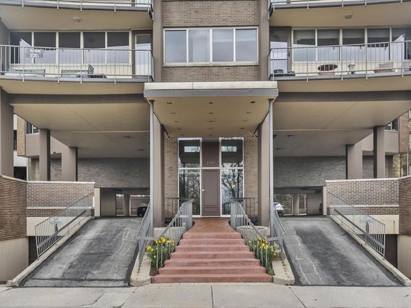 1919 N Summit AVENUE, Unit 1A, Milwaukee, WI 53217
