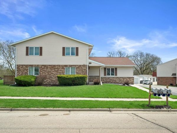 1605 Vogt DRIVE, West Bend, WI 53095