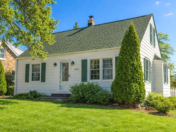 8550 N Regent ROAD, Fox Point, WI 53217