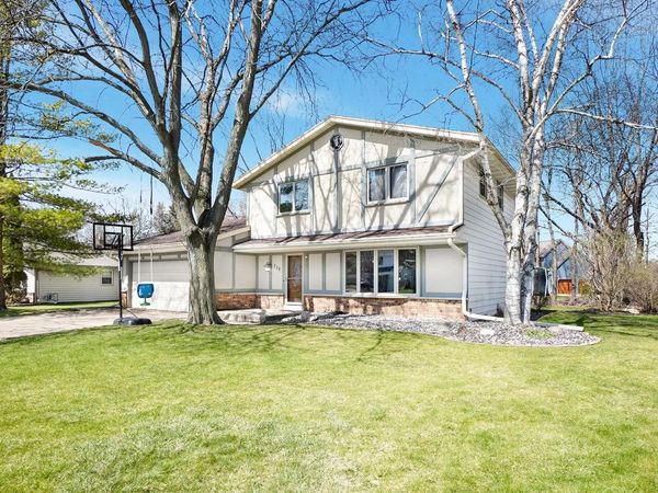 738 Buckingham WAY, Hartland, WI 53029