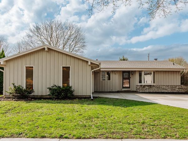 1127 Hemlock LANE, Waukesha, WI 53189