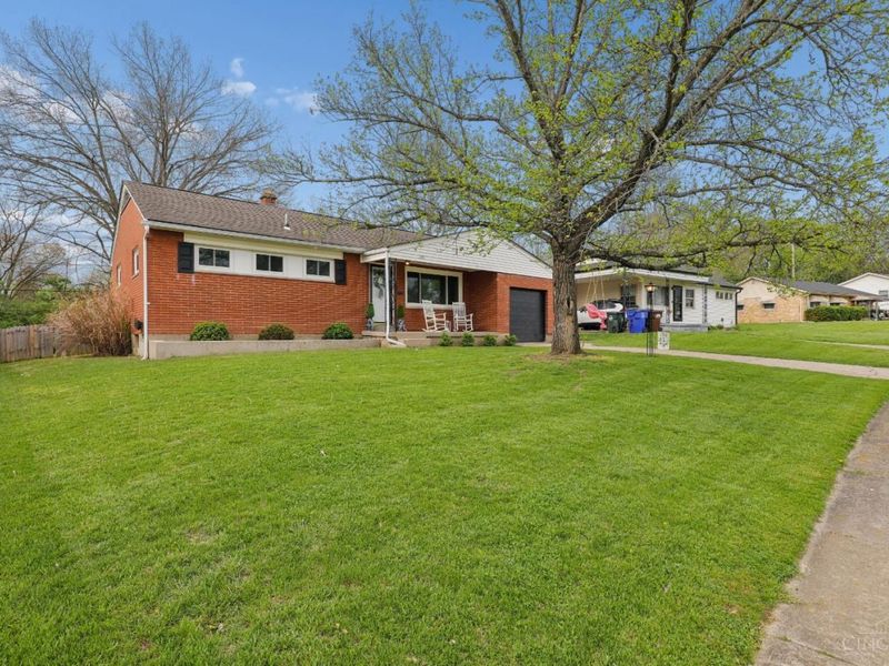 581 Fairhaven Drive, Hamilton, OH 45013 Photo 2