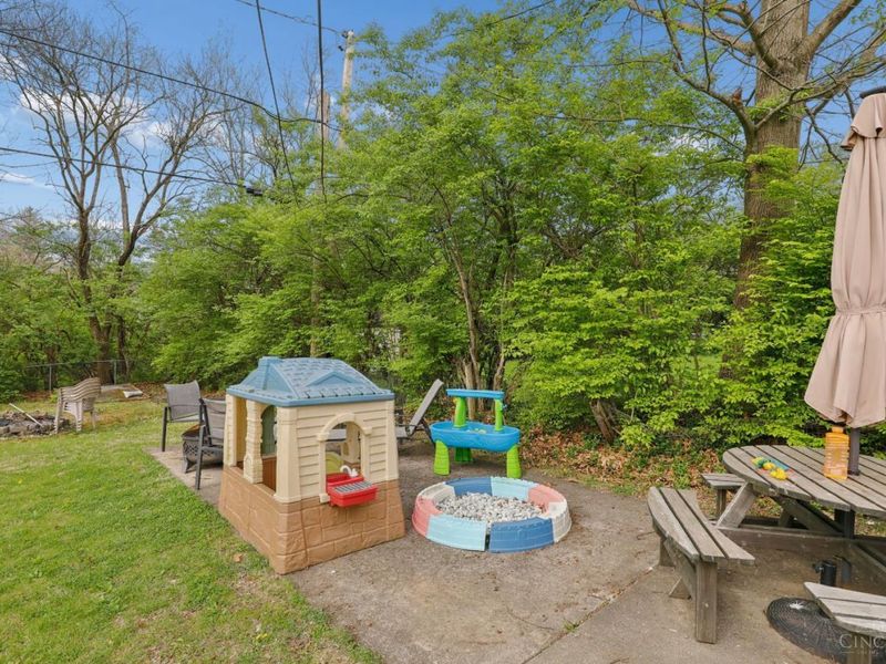 581 Fairhaven Drive, Hamilton, OH 45013 Photo 28