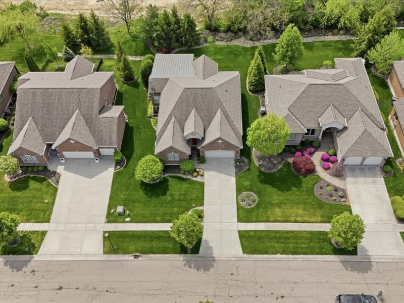 8239 Sweet Briar Court, Liberty Township, OH 45044 Photo 2