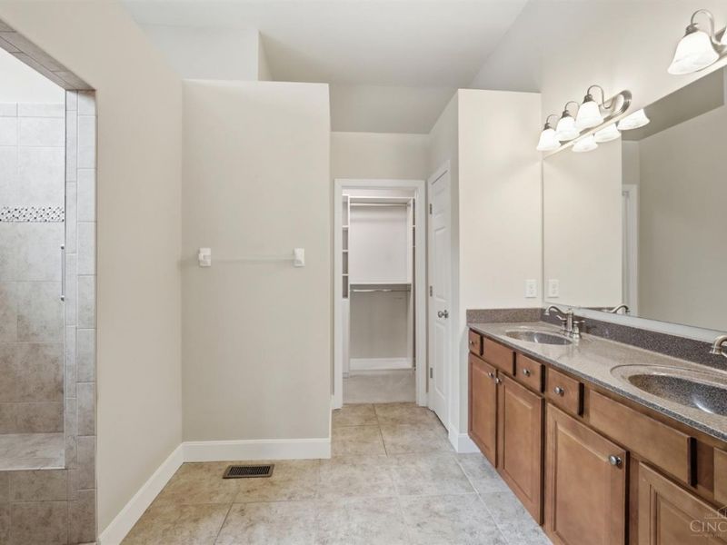 8239 Sweet Briar Court, Liberty Township, OH 45044 Photo 28