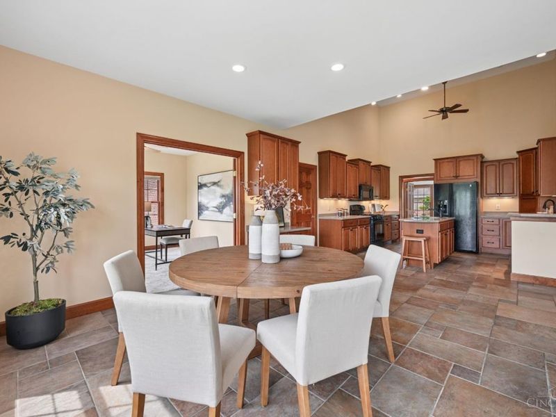 1177 Lake Trail Drive, Cincinnati, OH 45233 Photo 12