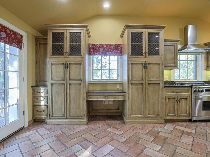 3506 Bayard Drive, Cincinnati, OH 45208 Photo 16