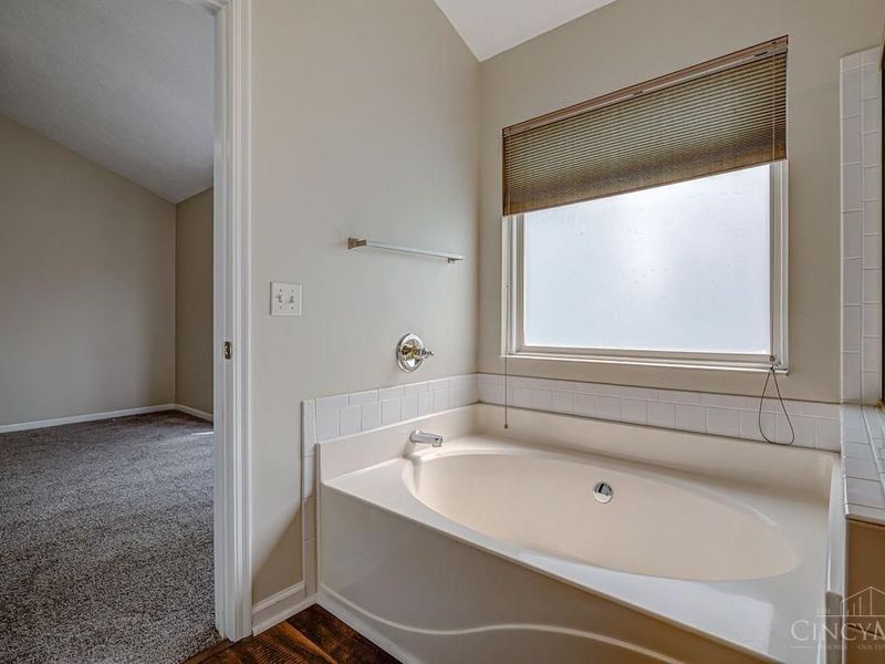 8796 Carey Woods Lane, West Chester, OH 45069 Photo 30