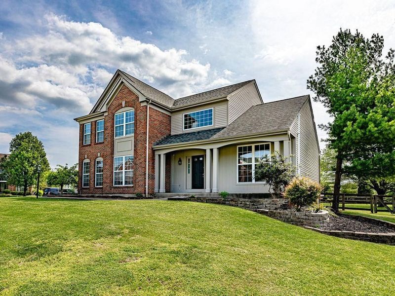 8796 Carey Woods Lane, West Chester, OH 45069 Photo 4