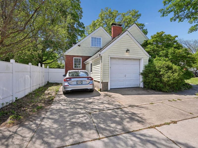 5094 E Eastwood Circle, Cincinnati, OH 45227 Photo 4