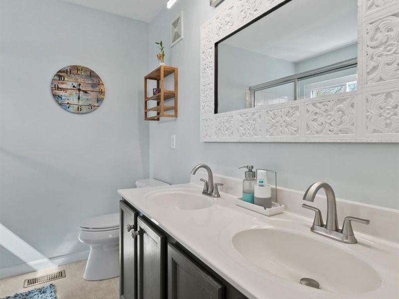 8586 Sunmont Drive, Anderson Twp, OH 45255 Photo 12