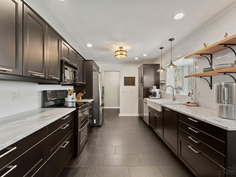 8586 Sunmont Drive, Anderson Twp, OH 45255 Photo 6