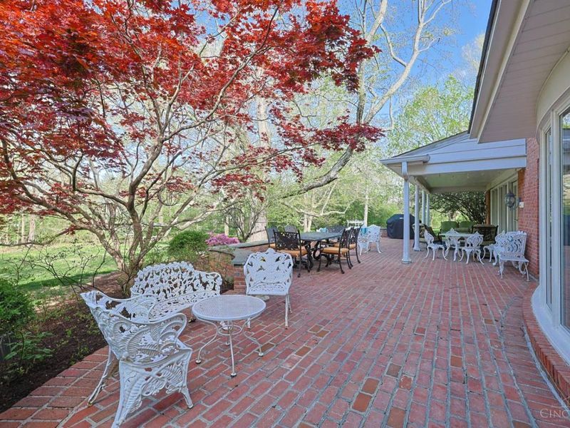 5475 Waring Drive, Indian Hill, OH 45243 Photo 4