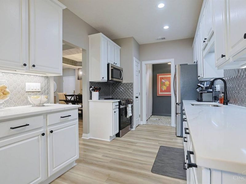 8021 Pinnacle Point Drive, Unit 104, West Chester, OH 45069 Photo 11