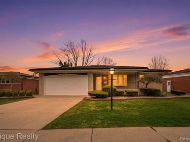 30214 Blossom Lane, Warren, MI 48088