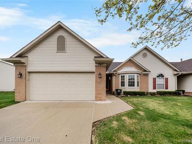 367 N Oak Drive, Commerce Twp, MI 48390