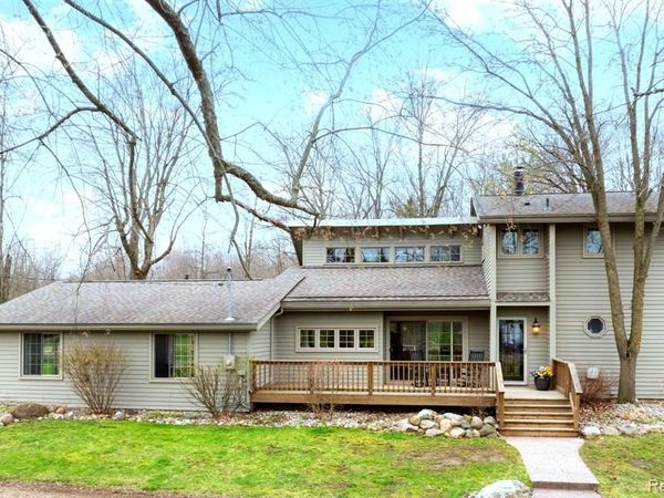 9247 Schrepfer Road, Howell, MI 48855