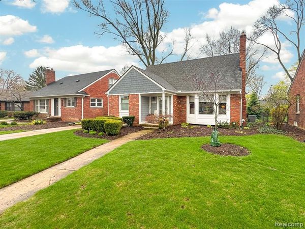 16265 Locherbie Avenue, Beverly Hills Vlg, MI 48025