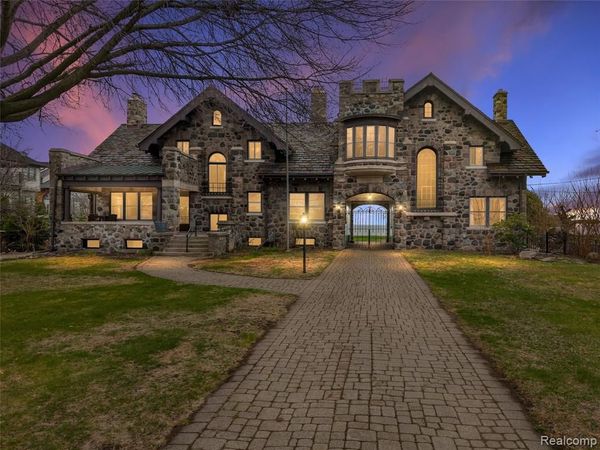 29128 Jefferson Avenue, St. Clair Shores, MI 48081