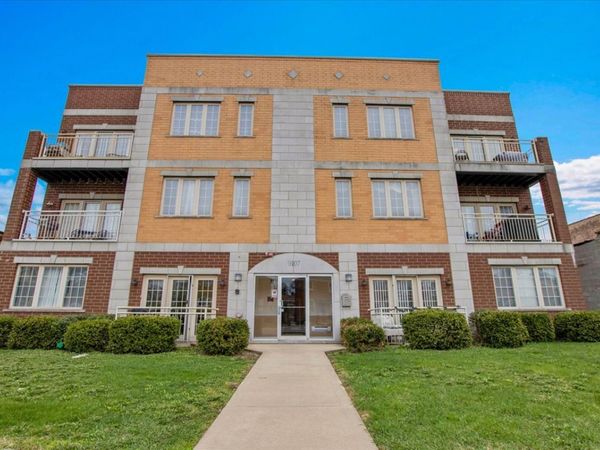 9107 Grand Avenue, Unit 3W, Franklin Park, IL 60131