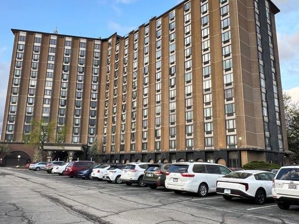 1 RENAISSANCE Place , Unit 912, Palatine, IL 60067