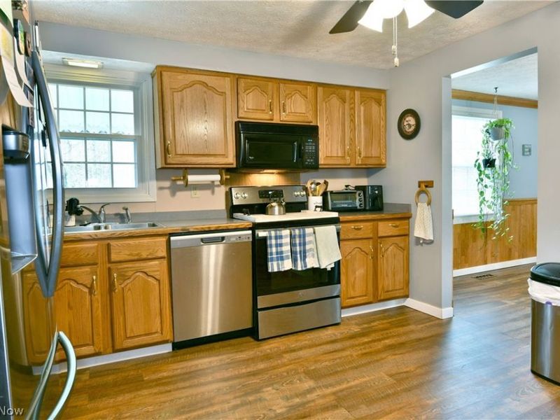 8560 Black Oak Drive NE, Warren, OH 44484 Photo 15