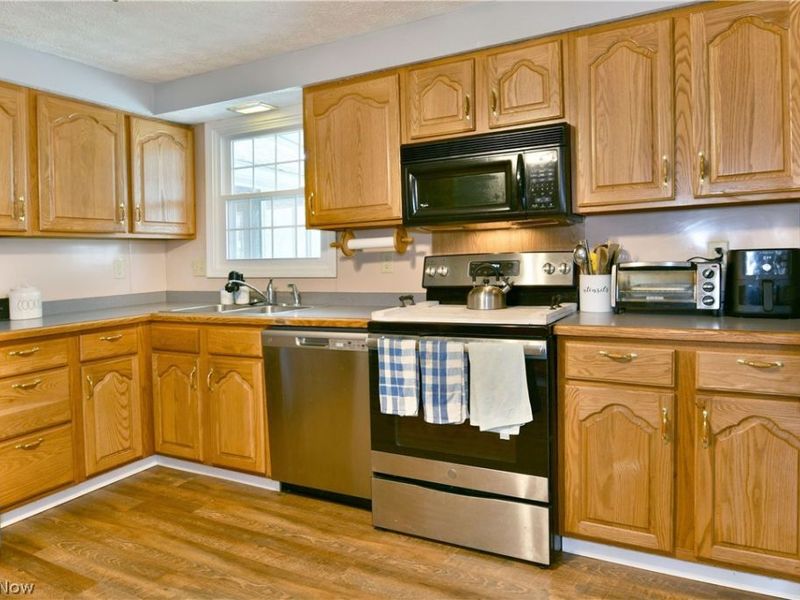 8560 Black Oak Drive NE, Warren, OH 44484 Photo 16